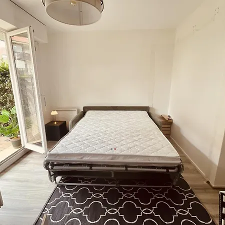 Apartamento Lovely With Garden - Near The