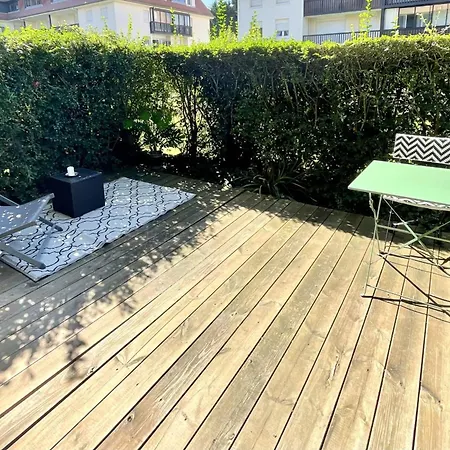 Apartamento Lovely With Garden - Near The *